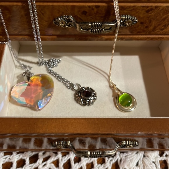 Jewelry & Box - Picture 2 of 7